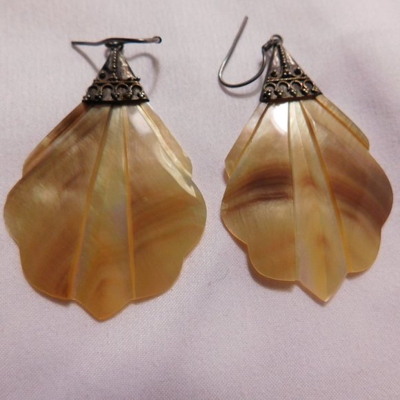 Mother of Pearl Hanging Fan Style Earrings Vintage - Picture 3 of 6
